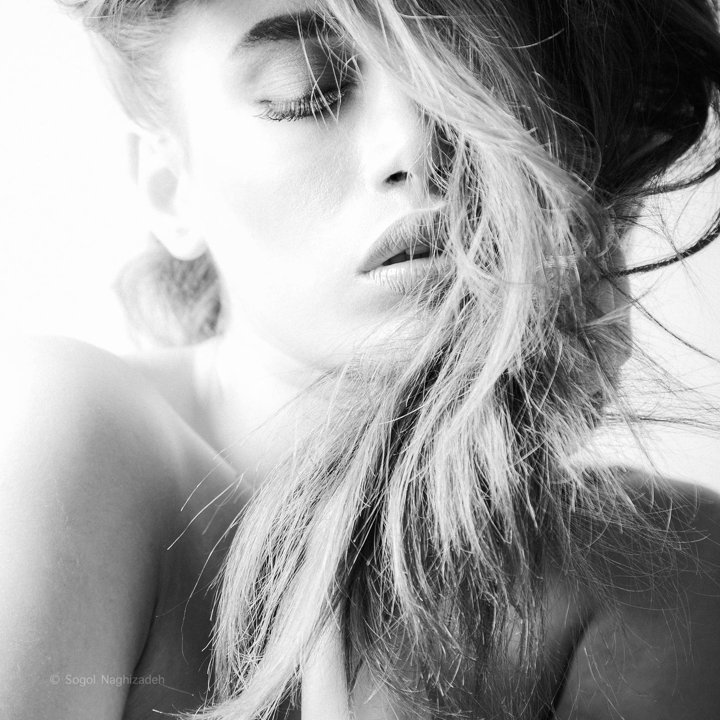 SEVGIL - BLACK AND WHITE